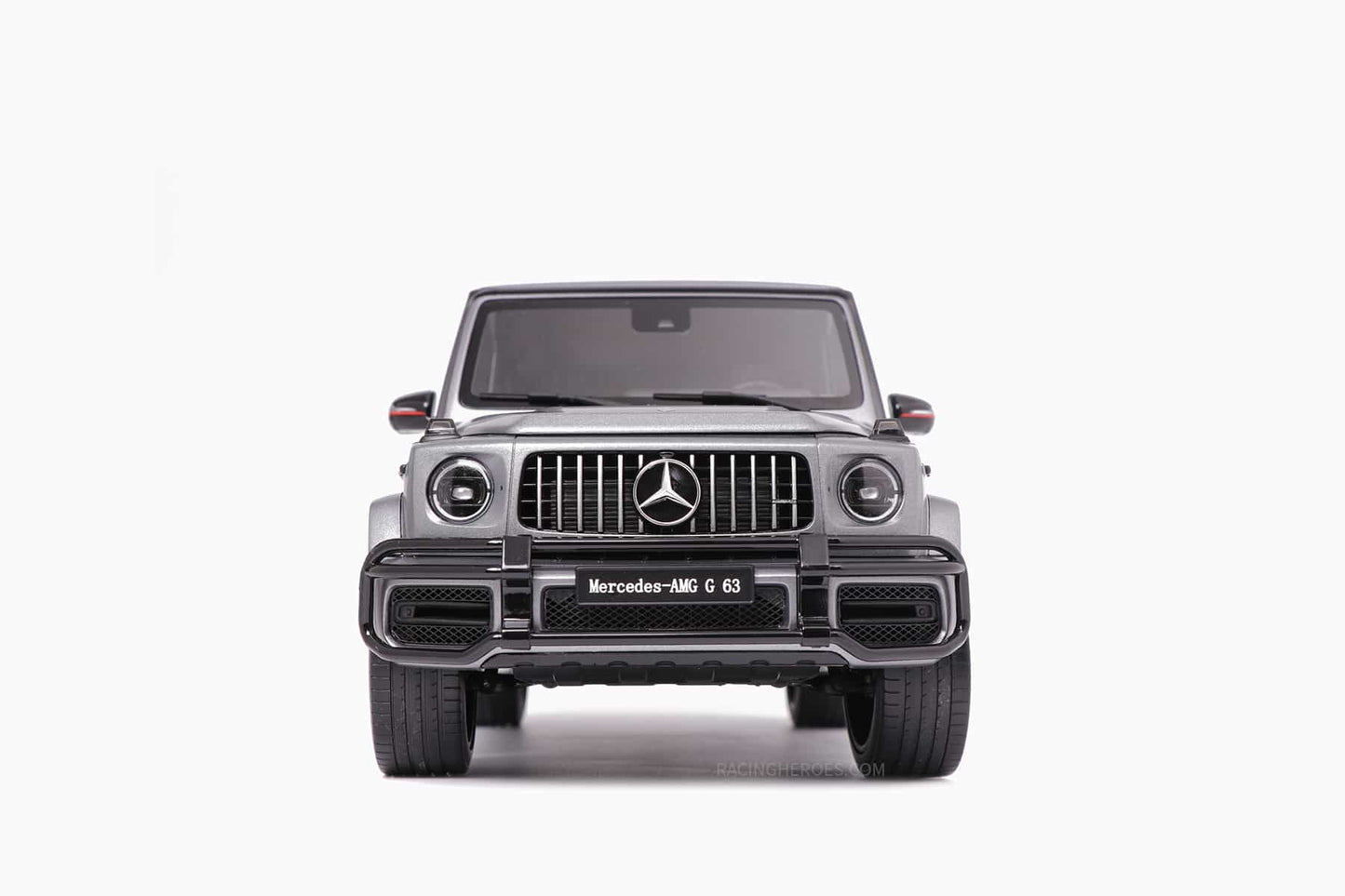Mercedes-AMG G 63 – 2019 – Designo Platinum Magno 1:18 by Almost Real