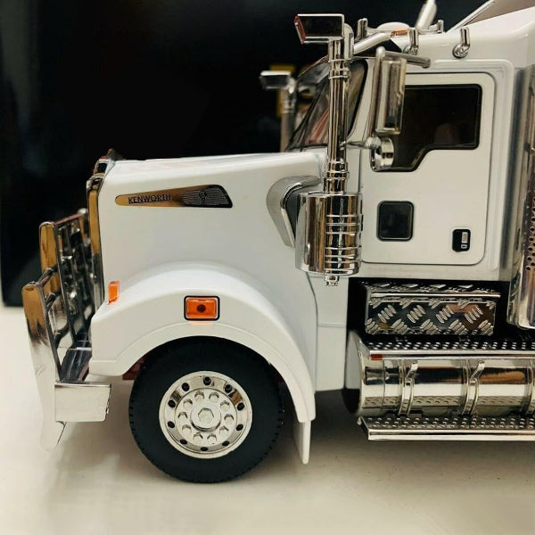 1:24 Scale Die-Cast Model Tractor Metal Toy Car Replica Collection Pre-Built Model Vehicles