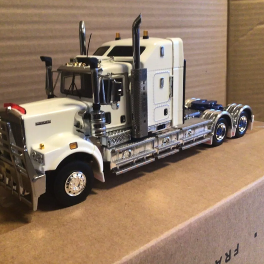 1:24 Scale Die-Cast Model Tractor Metal Toy Car Replica Collection Pre-Built Model Vehicles